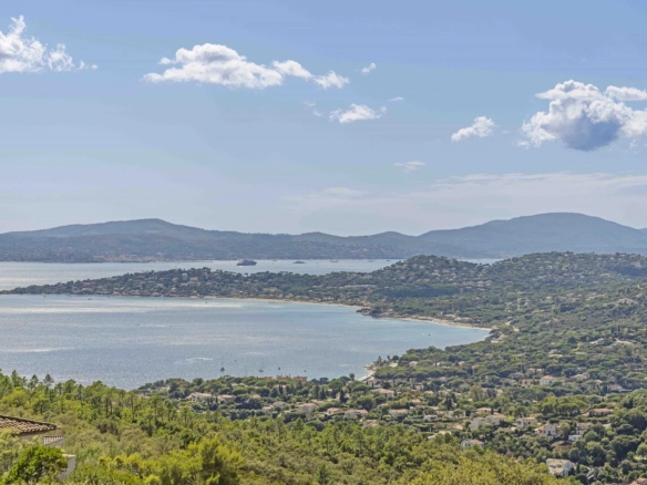 6 Bedroom Villa/House in Roquebrune Sur Argens 2