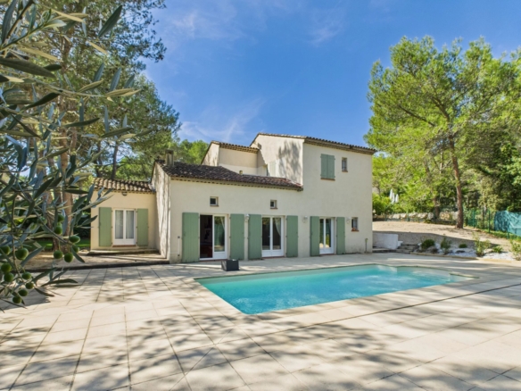 4 Bedroom Villa/House in Mallemort 10