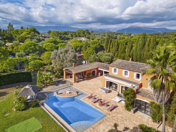 8 Bedroom Villa/House in Mougins 18