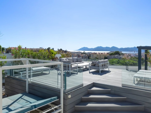 5 Bedroom Apartment in Cannes 34