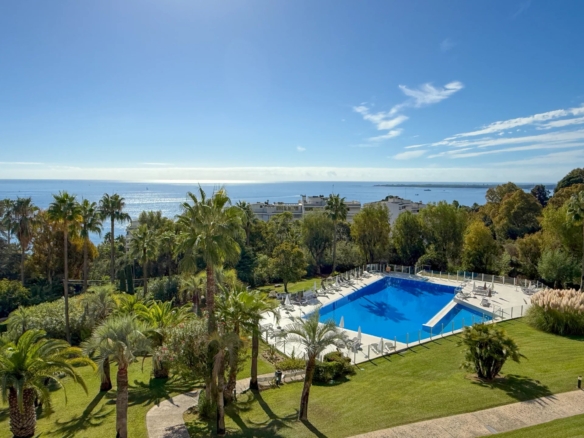 2 Bedroom Apartment in Le Golfe Juan 12