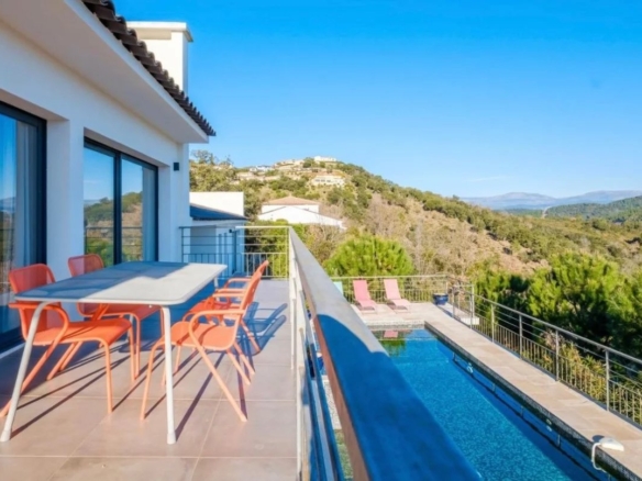 4 Bedroom Villa/House in Les Adrets De L Esterel 18