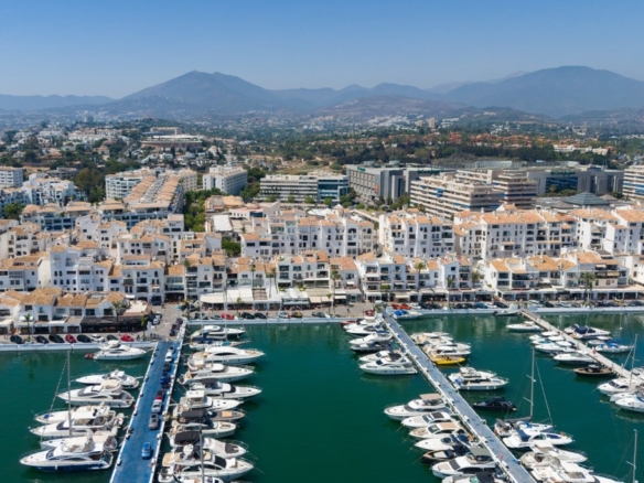2 Bedroom Apartment in Marbella Centre 8