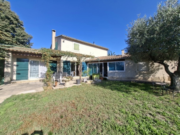 8 Bedroom Villa/House in St Remy De Provence 4