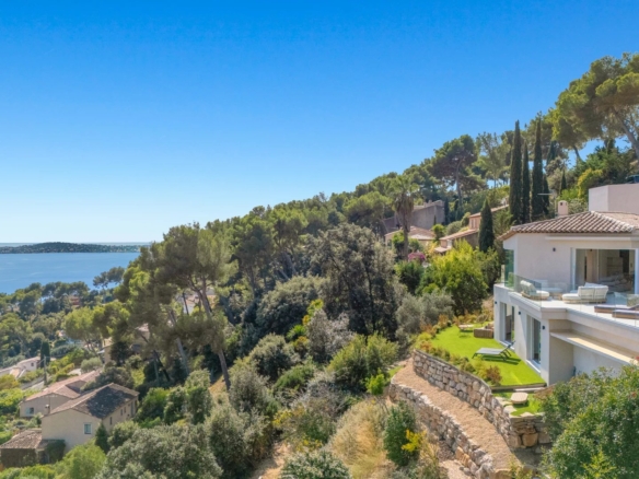 5 Bedroom Villa/House in Hyeres 32
