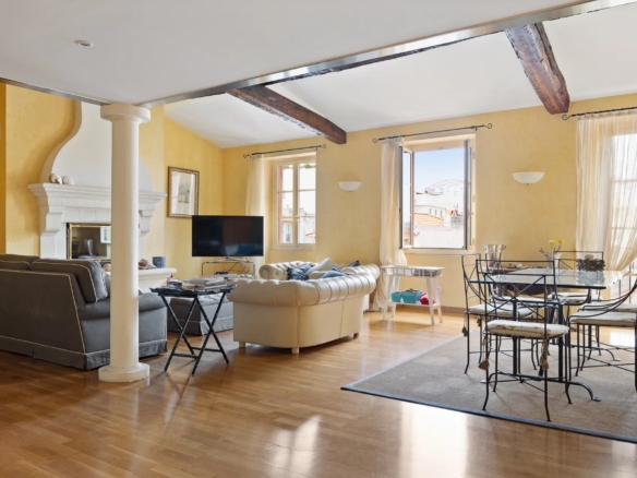 3 Bedroom Apartment in Nice 24
