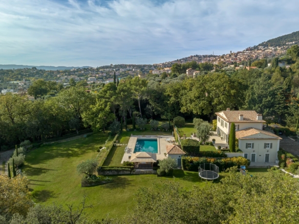 8 Bedroom Villa/House in Grasse 36