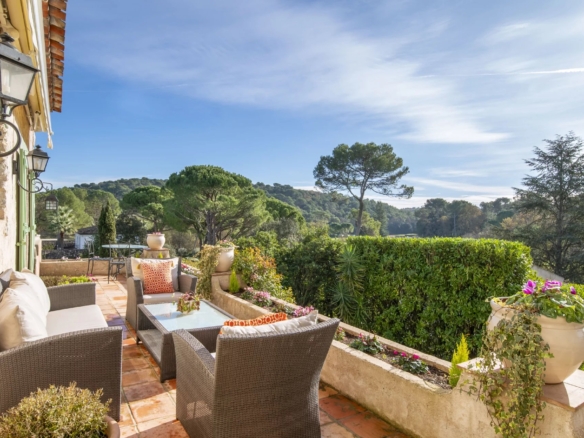 6 Bedroom Villa/House in Mougins 10