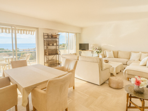 2 Bedroom Apartment in Cannes 12