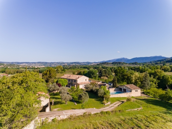 12 Bedroom Villa/House in Piegon 10