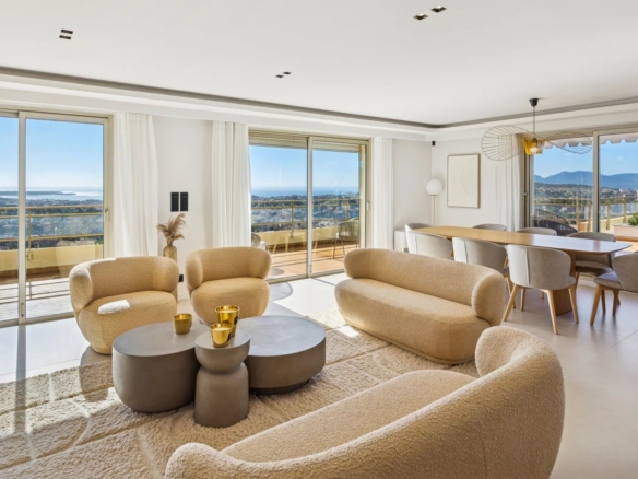 3 Bedroom Apartment in Le Cannet 2