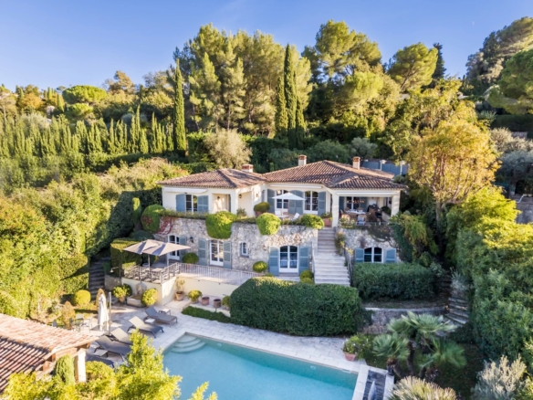 5 Bedroom Villa/House in Mougins 2