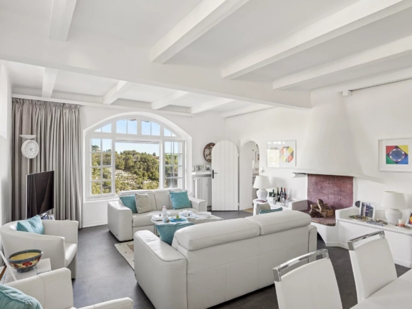 3 Bedroom Apartment in St Paul 22