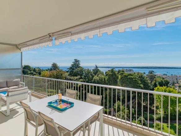 3 Bedroom Apartment in Cannes 2