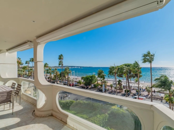 2 Bedroom Apartment in Cannes 4