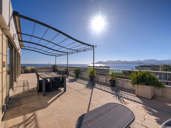 3 Bedroom Apartment in Cannes 26