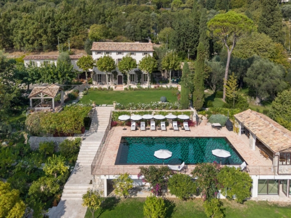 9 Bedroom Villa/House in Grasse 32