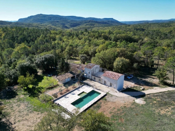 6 Bedroom Villa/House in St Paul En Foret 32