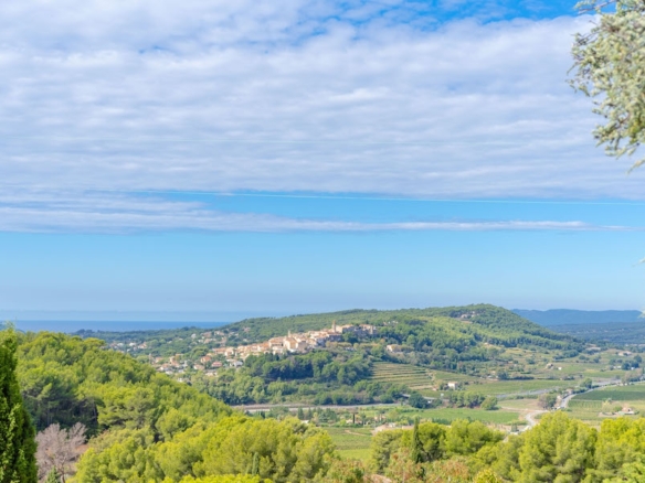 7 Bedroom Villa/House in Le Castellet 30