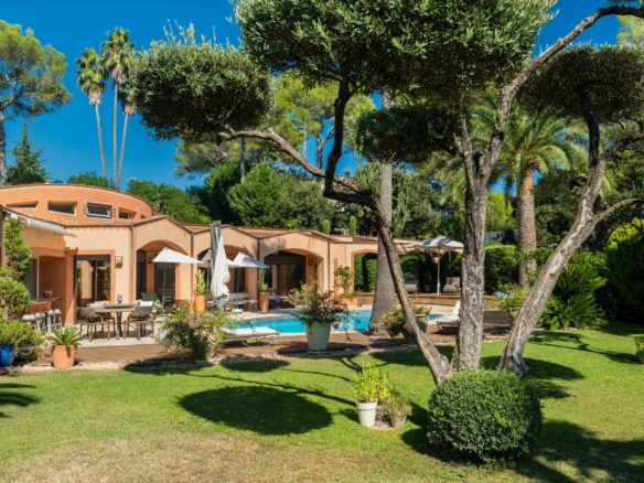 4 Bedroom Villa/House in Mougins 12