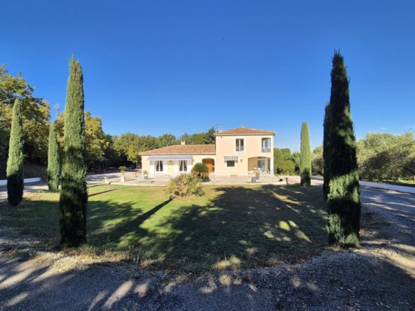 4 Bedroom Villa/House in Eyragues 10
