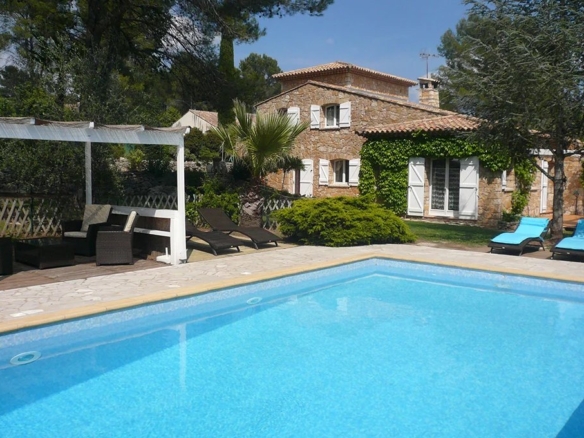 8 Bedroom Villa/House in Bagnols En Foret 12