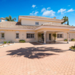 6 Bedroom Villa/House in Nueva Andalucia 4