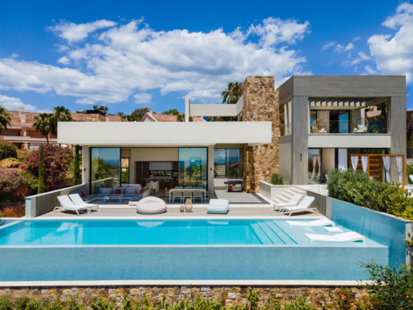 5 Bedroom Villa/House in Nueva Andalucia 30