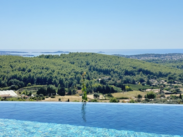 6 Bedroom Villa/House in Sanary Sur Mer 32