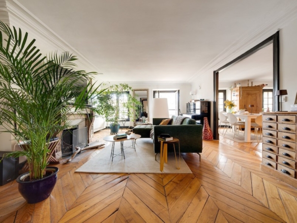 3 Bedroom Apartment in Paris 1st (Louvre – Vendôme) 6