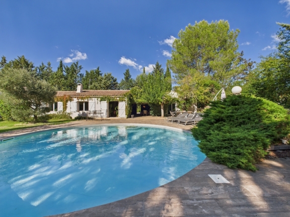 7 Bedroom Villa/House in Jouques 24