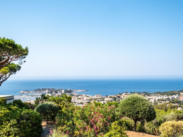 3 Bedroom Apartment in Bandol 26