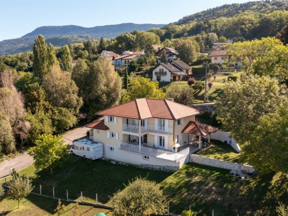 4 Bedroom Villa/House in Cranves Sales 2