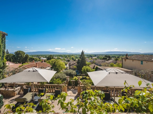 7 Bedroom Villa/House in Avignon 30