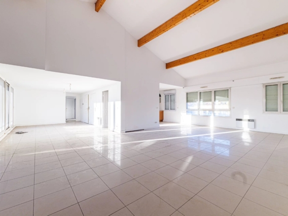 4 Bedroom Apartment in Aix En Provence 14
