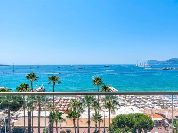 3 Bedroom Apartment in Cannes 2