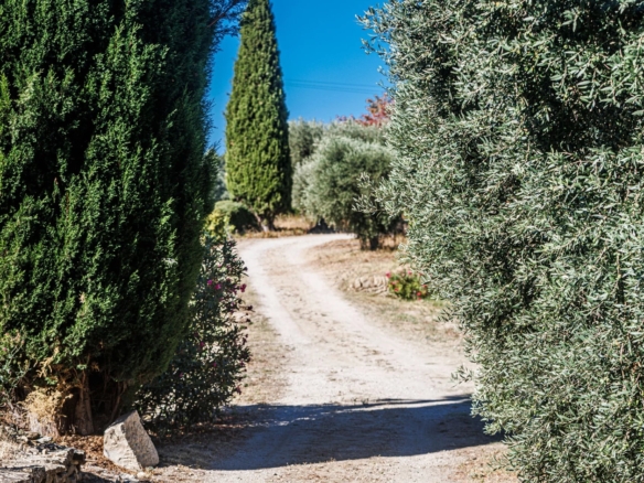 7 Bedroom Villa/House in Le Castellet 8