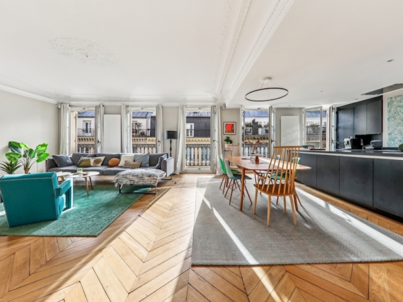 3 Bedroom Apartment in Paris 8th (Golden Triangle - Parc Monceau) 16
