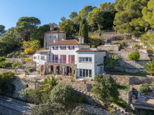 5 Bedroom Villa/House in Grasse 8