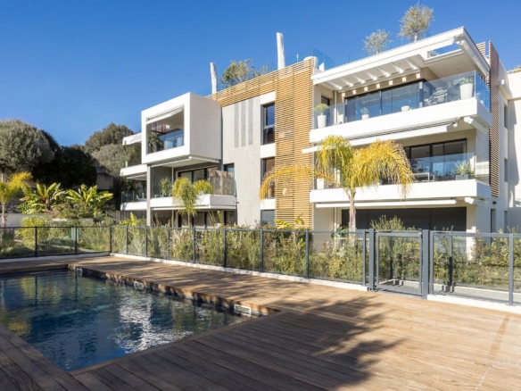 2 Bedroom Apartment in Antibes 26
