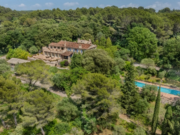 8 Bedroom Villa/House in Mougins 2