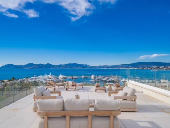 3 Bedroom Apartment in Cannes 34