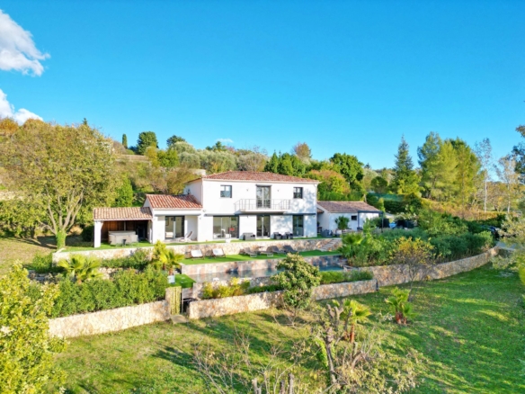 4 Bedroom Villa/House in Grasse 28