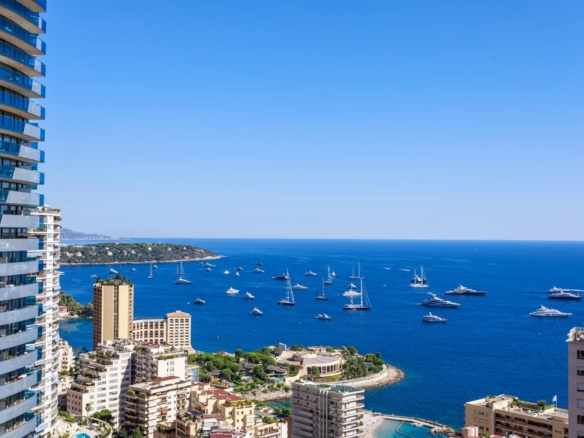 4 Bedroom Apartment in Beausoleil 6