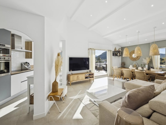 3 Bedroom Apartment in Mandelieu La Napoule 30