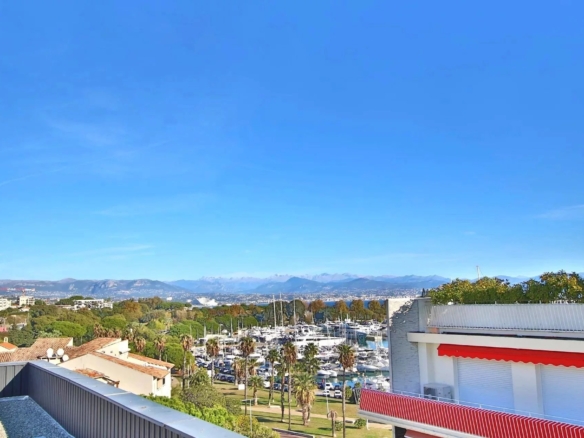 3 Bedroom Apartment in Antibes 10