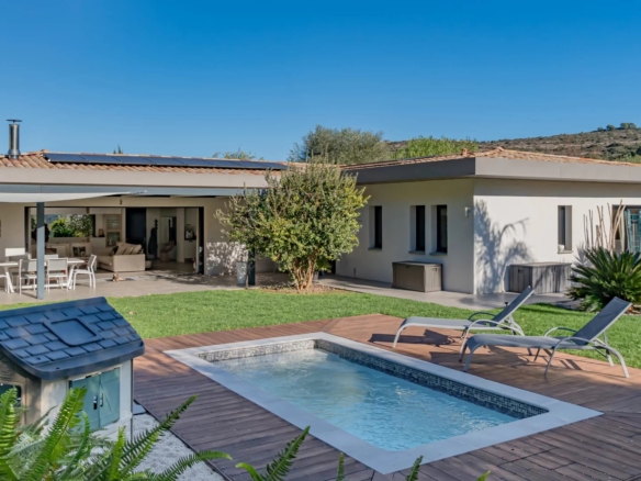 4 Bedroom Villa/House in Biot 26