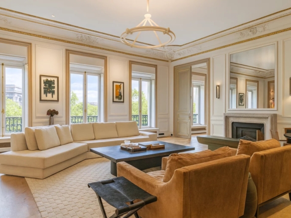 2 Bedroom Apartment in Paris 8th (Golden Triangle - Parc Monceau) 28