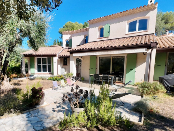 4 Bedroom Villa/House in Roquefort Les Pins 26