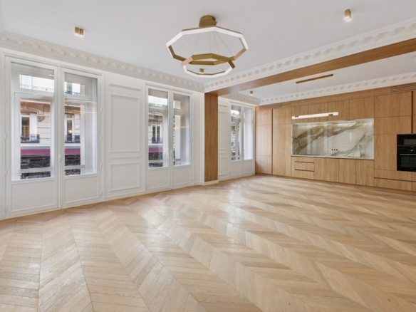 2 Bedroom Apartment in Paris 8th (Golden Triangle - Parc Monceau) 8